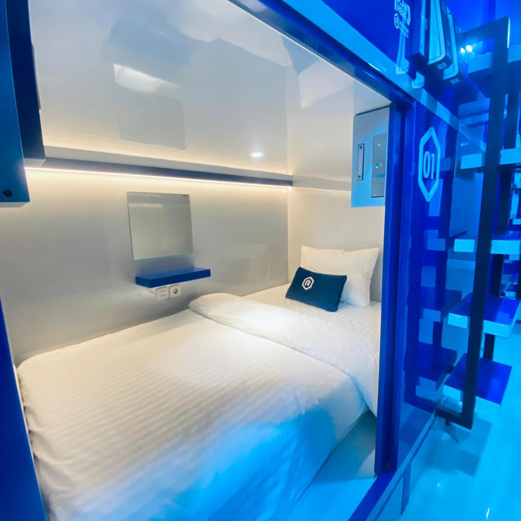 Rosalyne Sleepbox Malioboro 3 Yogyakarta Exterior foto