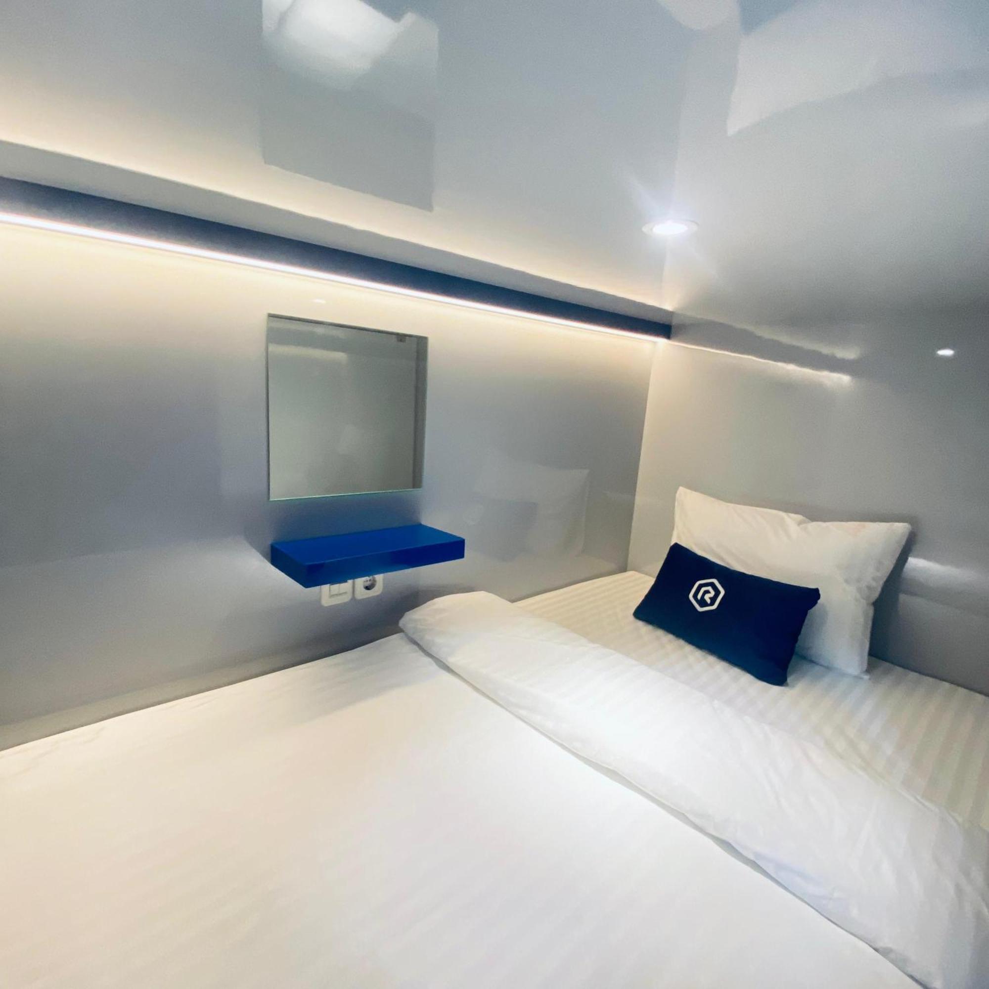 Rosalyne Sleepbox Malioboro 3 Yogyakarta Exterior foto
