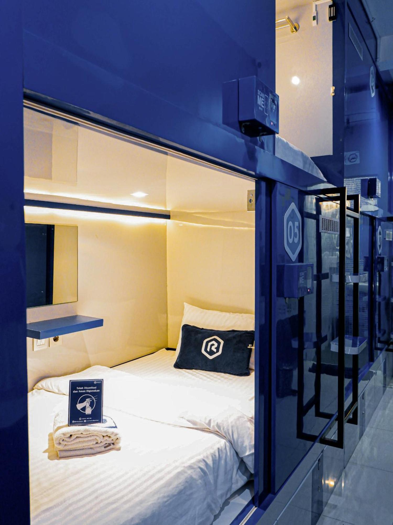 Rosalyne Sleepbox Malioboro 3 Yogyakarta Exterior foto