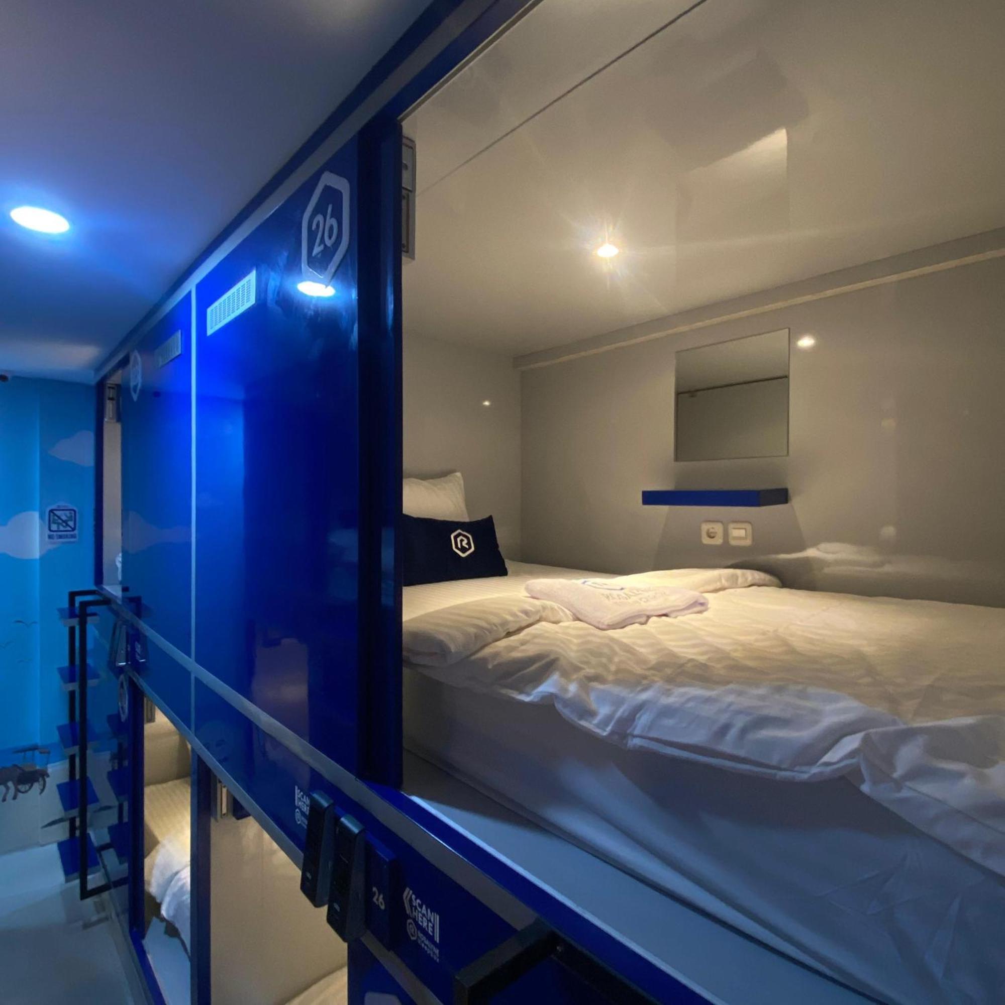 Rosalyne Sleepbox Malioboro 3 Yogyakarta Exterior foto